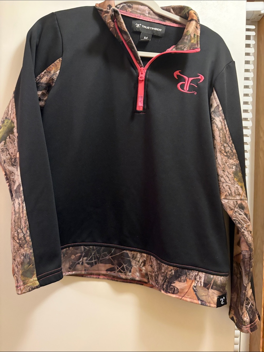 TrueTimber Women’s Black Camo Quarter-Zip  Sweatshirt Size Medium
